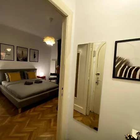 Cozy City Centre Studio Apartmán *